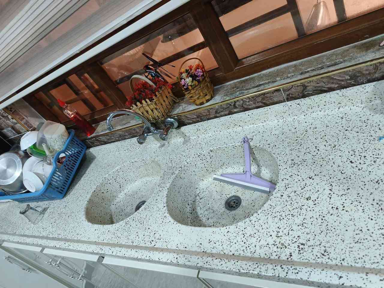 كاونتر للبيع مواد السراي درجه اولى جديده مسويه قبل تسع شهور كامل فوق مرمر كله مكان كركوك هذا رقمي*********** سعر على الخاص مناسب
