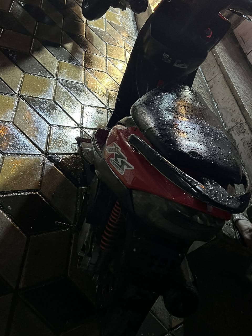 ماكس عدله ١٢٠ للبيع دراجه حلوه يرادلها شويه ترتيب مكانيك مكينته. خشنه شويه ٤٩ بلاديه صدر امامي تخم جديد عوزها بس ملف بس الدراجه شغاله سلف رياضي  تشتغل سلف وهندر سعره ٤٢٥ وبيه مجال  ***********
