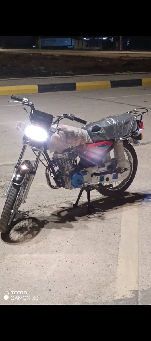 سلام عليكم دراجه نامه ٣احرف شبه شلامجه موديل 2027 اوراق 5 ماشيه 600 كليو نظافه 100% مره وحده بدل دهن محرك مكفول من كلشي على وضع الشركه الدراجه استخدام 15يوم فقط من الوكيل السعر 850قفل بدون عمله لن دراجه جديدة كلش مكاني العزيزيه متواجد عل خاص واتس رقم ***********
