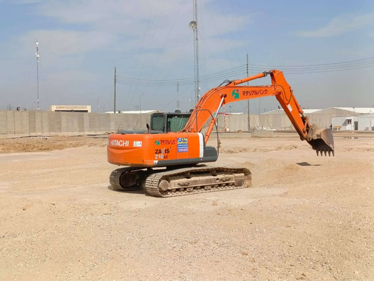 للبيع حفاره Z3 ياباني 210Lc
بلاديه المكينه كلشي ما مفتوح بيها رقم وسنويه 
للاستفسار الاتصال على الرقم ***********
