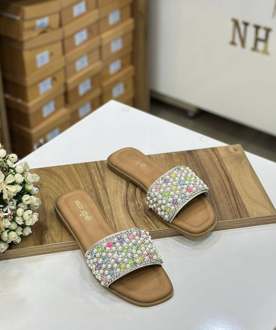 الموصل / الزهور - مجمع عزيز فتحي ط3 👇✅🥰

جميع الموديلات جلد طري دبان طبي 👠🌺💕
القياسات من 37 الى 41🎗️🙏
السعر 10 الاف فقط 💵🥰

حصريا لدى NH ZARA وبأنسب الاسعار 😍👇💕

موصل / الزهور - مجمع عزيز فتحي ط3 🌹

التوصيل داخل الموصل الفين دينار فقط 🚗🚕

التوصيل للاقضية والنواحي والمحافظات 5 الاف🚗🚕

لطلب التوصيل يرجى ارسال :
- صورة الموديل مع ذكر اللون والقياس 👝🧳👠👞👟
- اسم الحي مع اقرب نقطه دالة 🏡
- رقم الهاتف ☎️


**إذا كنت صاحب هذا الإعلان وتريد حذفه لأي سبب، رجاءا أرسل رسالة إلى الدعم الفني**