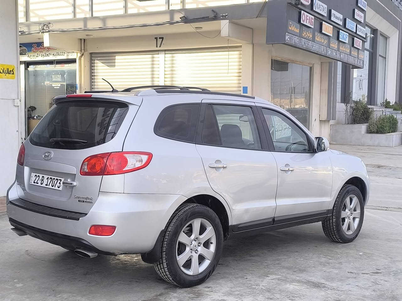 السلام عليكم
هيونداي سنتافي خليجي راكب 6سلندر
السياره فول مواصفات عدا البصمه 
رقم وسنوية جديد 
طخم وطخم تأيرات جديد 
سياره بوند وجاملخ و مكانين صغار صبغ بدون اي داخل

السعر 135 ومجال بسيط
الرقم ***********
        ***********
