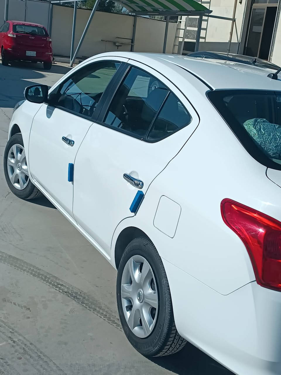 السلام عليكم
نسيان سني موديل 2025 رقم اربيل 

ماشيه 43 الف 

بيه طخه بالباب خلف السائق معروض ب 124 وبيه مجال 

مكاني سدة الهنديه بابل 
رقم موبايل ***********
