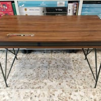 ميز للبيع • شارع فلسطين • بيه مجال قليل