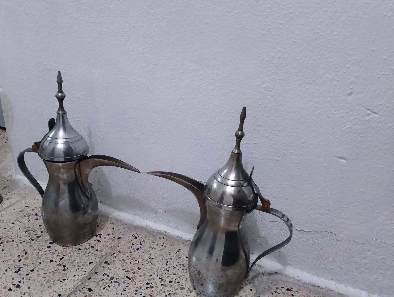 كلابدانات اثنين ودلات اثنين استيل اصلي قديم غير مستخدم للبيع 

مزهريات زوج 

نفاضات اكبار عدد قطع 5 
نفاضات وسط عدد قطع 3 
نفاضات اصغار عدد قطع 4 
يوجد توصيل محافظات 
للاستفسار على خاص 
# الجميع 
# للبيع 
# متابعين 
@ اشارة


**إذا كنت صاحب هذا الإعلان وتريد حذفه لأي سبب، رجاءا أرسل رسالة إلى الدعم الفني**