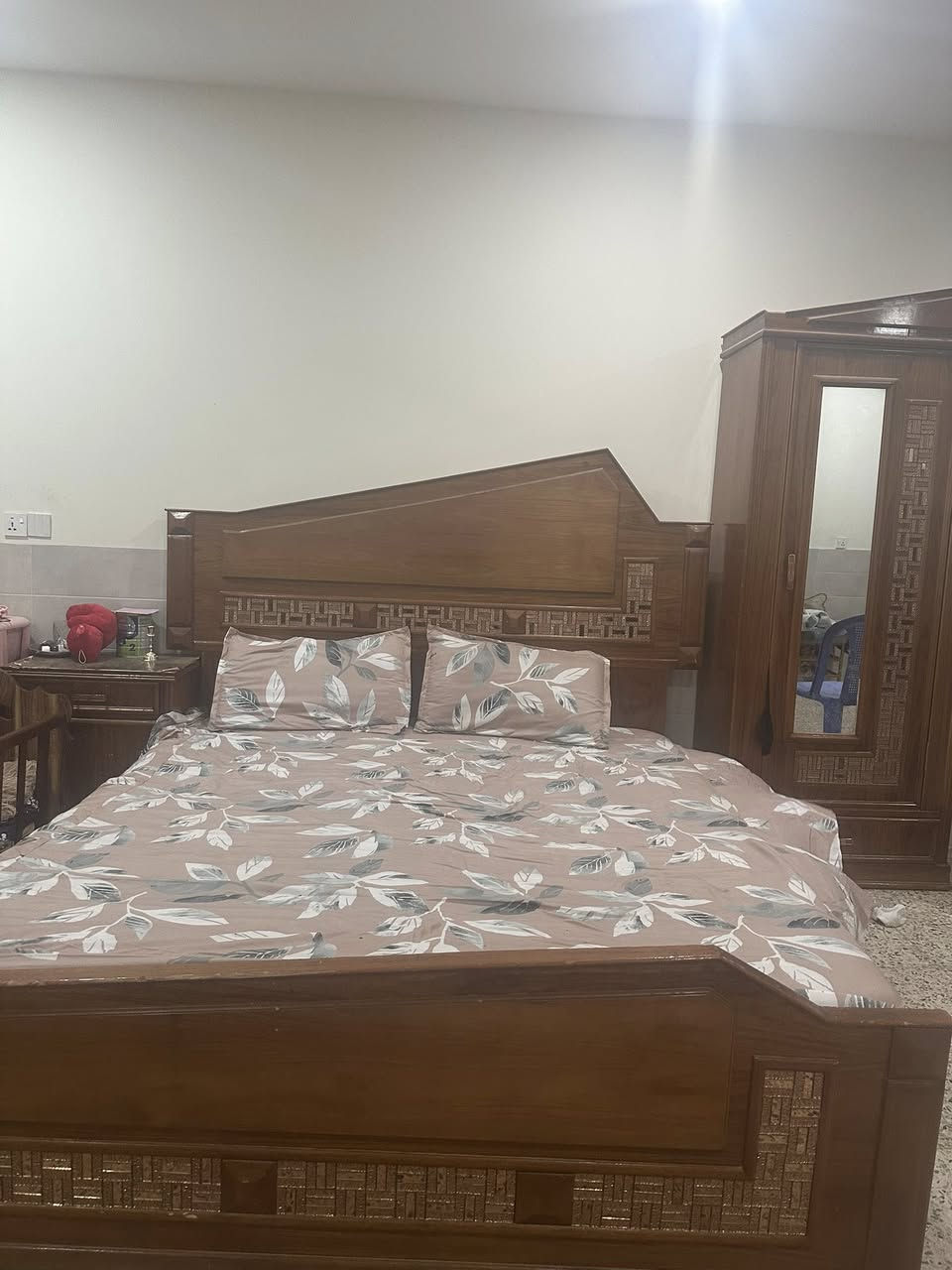 السلام عليكم غرفة للبيع صاج خشب قوي رايديها بمليونين لاتصال ***********
