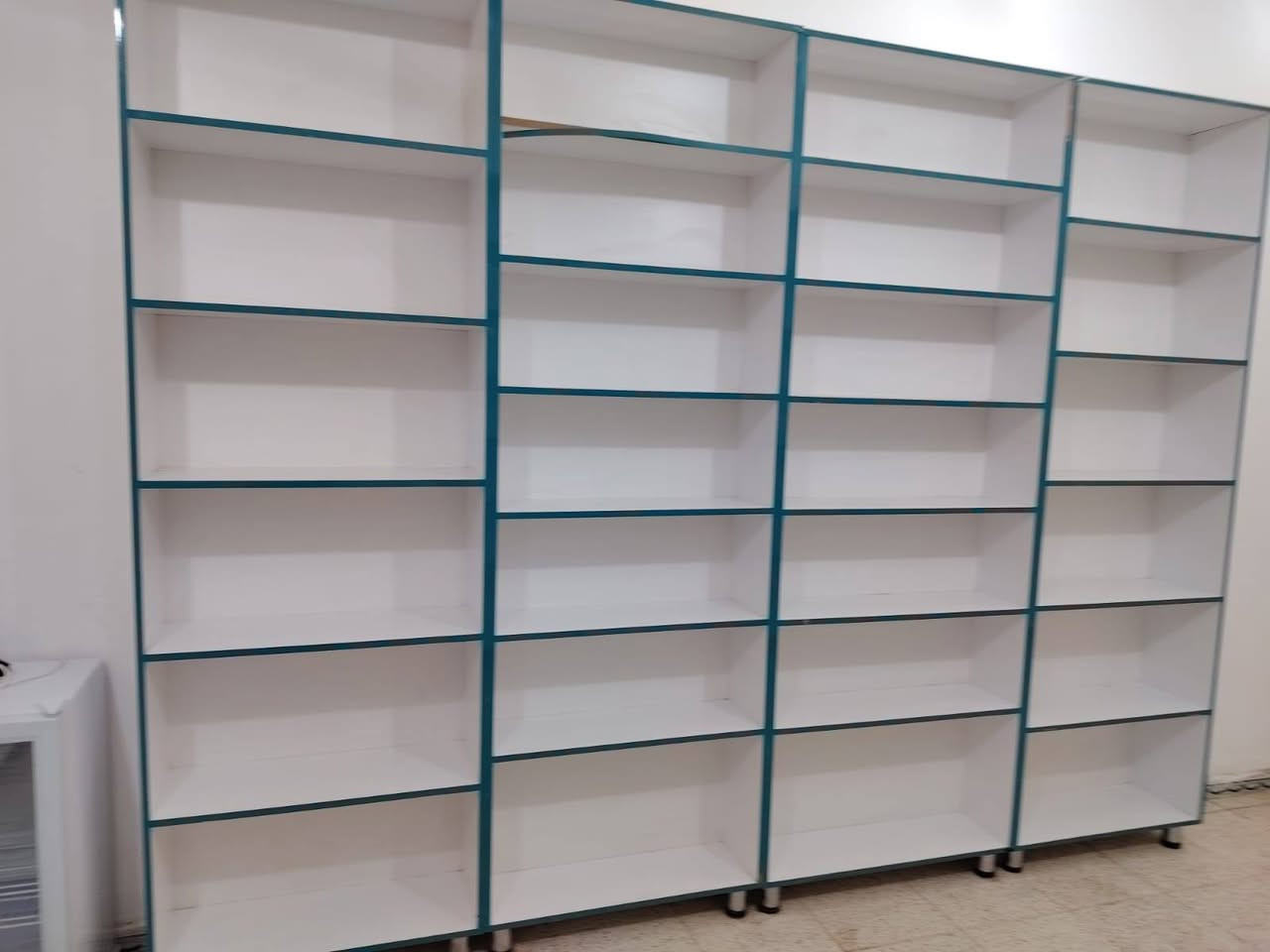 فاترينات عدد 8 مع ميز تزكام
للبيع السعر 1.500 مليون ونصف قابل للتفاوض 
النظافة 85٪ مكلف بالنشر
الأتصال ع الرقم *********** العنوان ميسان عمارات المعهد
