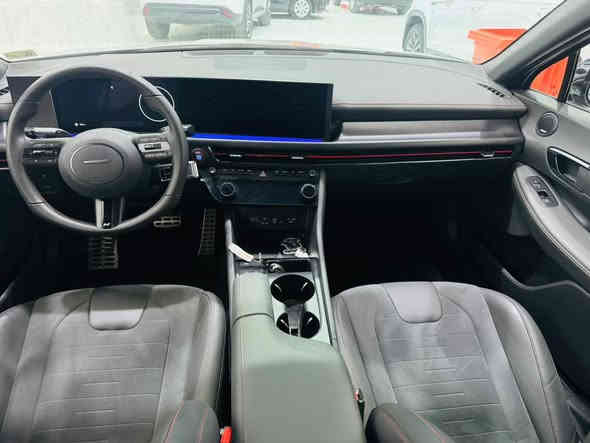 السلام عليكم سوناتا ان لاين موديل 24 رقم اربيل سيارة جاهزة من كلشي حادث جاملغ السايق بدون دواخل بدون ايرباك صبغ صار جاملغ ودعامية فقط فول 1/1 مكينة 2500 تيربو 
سعره 240$ وبيه مجال 
*********** 
علي
