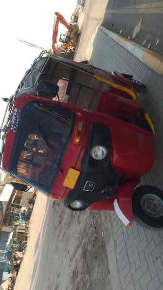 رقمه. قادسيه 18
مكاني واسط قضاء الصويره 

***********
سعره 4200وبيه مجال 
معمره تعمير كامل تجفيت جديد شركه ظفاير. جدد زنون كهربائيات كله شغال قمجيات جدد صدر جديد ماشه وفج  بريك بلمكان
