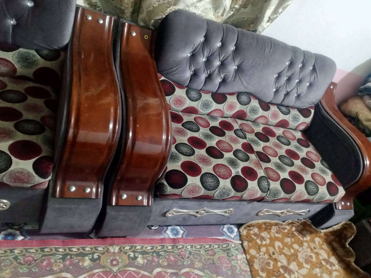 تخم قنفات للبيع نضيف 10 مقاعد السعر خاص
***********
