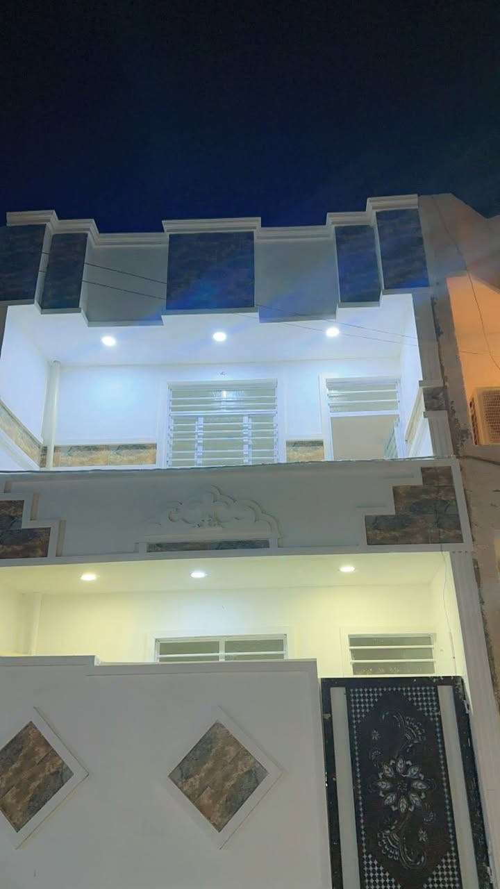 بيت زراعي للبيع
سند 117
 مساحه 50 متر
بناء حديث
طابقين:
طابق الأول مكون من صاله +
مطبخ سيراميك
وطابق الثاني غرفة نوم +
سطح 
 منطقة سويب \شرطه رابعه
رقم تليفون 📞 *********** /بي وتساب 👉
