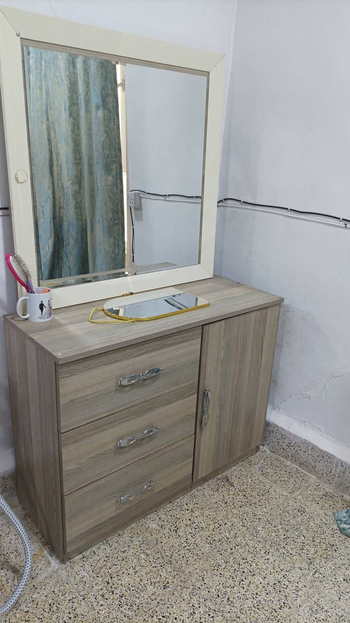 للبيع غرفة نوم عدد 6قطع السعر
 350وبيها مجال،


**إذا كنت صاحب هذا الإعلان وتريد حذفه لأي سبب، رجاءا أرسل رسالة إلى الدعم الفني**