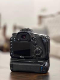 كانون 7D • كاميرا DSLR • ١٠ لقطات/ث