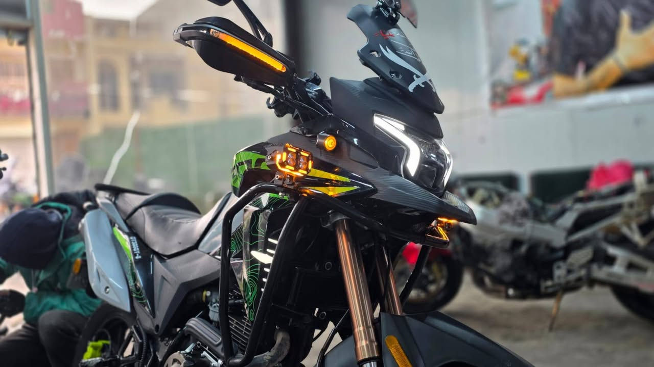 السلام عليكم دراجة دايوان ادفنجر 300cc رقم أربيل تحويل ثاني يوم ماشية ٩ آلف الدراجة مكفوله من التاير للتاير ع وضع الشركة مكاني بغداد زيونه والدراجة مابيها اي نقص اليحب يتواصل وياي ع الدراجة متواجد واتساب وخط رقمي ***********
