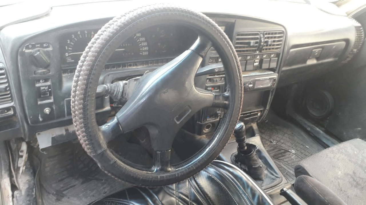 للبيع سياره مابيها كشي طالب عليها 18وبيها مجال تواصل ع رقم ***********
