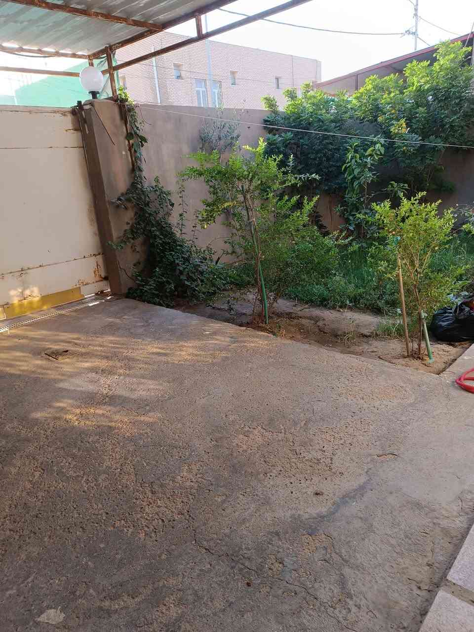 بيت قديم للبيع مساحة 200متر بسعر عرصة حي الحضارة ***********
