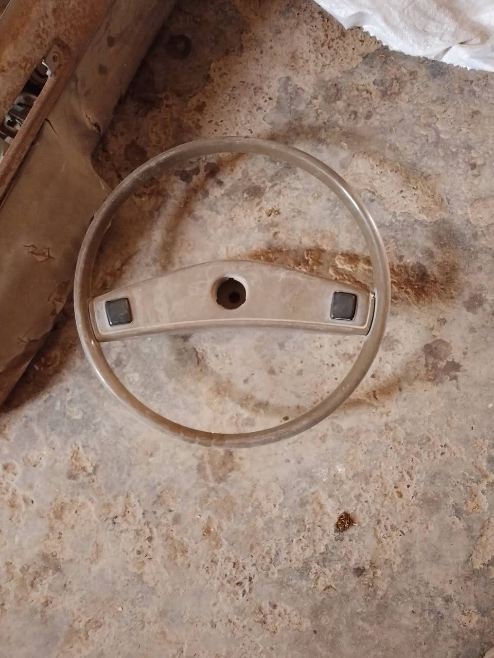 السلام عليكم عندي محرك بيكم 80 نظيف لا تنقيص ولا بخار واكسن هو وفلينجاته ستيرن دشبول بيكم 80 تواير اثنين هن وياله تانكي بنزين نظيف فحل ورق البكان المشاهد الطارميه***********
