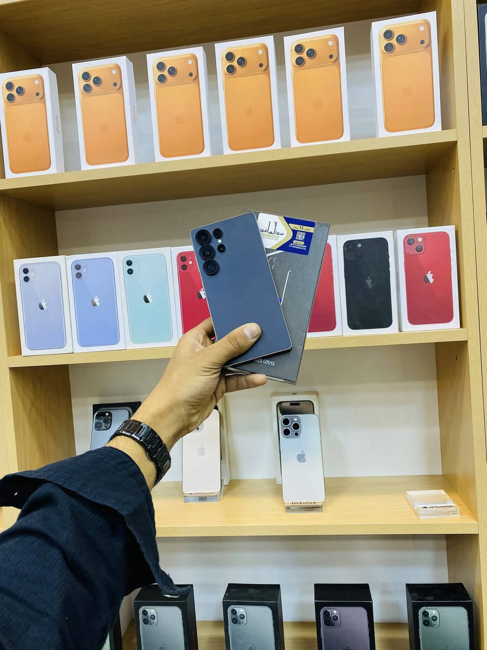 سامسونك كلكسي S25 Ultra – 256GB
نظافة 100%
فقط مفتوح من الكارتون
استخدام خفيف جداً
كامل ملحقاته الأصلية
ضمان كارت للشاشة سنة
الجهاز أصلي أبو الضمان
السعر مناسب

📞 ***********
📍 شارع المدارس – مقابل مدرسة الأندلس – مركز الشمس 2
