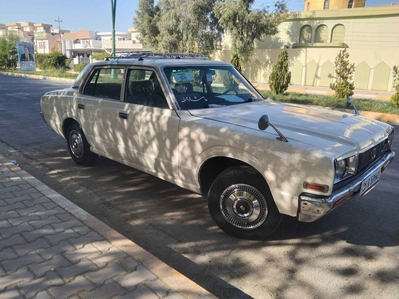 (بسم الله الرحمن الرحيم) السلام عليكم اخوان كراون 1975 تعمير عام محرك وكير بلادي سياره مضبطه تراي من الشمال للجنوب سعر 50 وبيها مجال ابيع او مراوس حسب القناعه ***********
