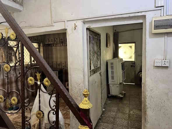 سلام عليكم بيت الايجار مساحته 250متر يتكون من صاله ومطبخ وكلدور وغرف نوم عدد 2سعر الايجار 250 كل شهر ابشهر العنوان حله شارع 80خلف بانزين خانه مال اضواء بابل قريب جدا من شارع العام ولاستفسار اكثر او لاتصال على الرقم التالي 
***********
