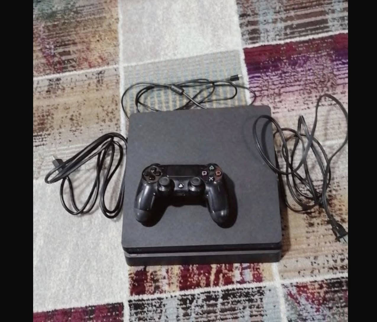 السلام عليكم
بلي فور سلم ذاكرة 500
ملحقاتة كاملة
ويا يدات ثنين اصلية و تجارية
و أقراص GTA و إله الحرب 
البلي نضيف ممفتوح مكاني بغداد 
السعر 250 تواصل واتساب 
***********
