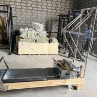 يتوفر جهاز بيلاتس جديد للبيع  الاتصال: 07804198085