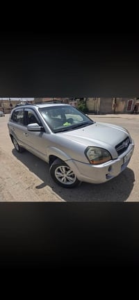 توسان للبيع.  2009 خليجي.   البنيد صبغ. فقط.   الكير المكينه.  التبريد...