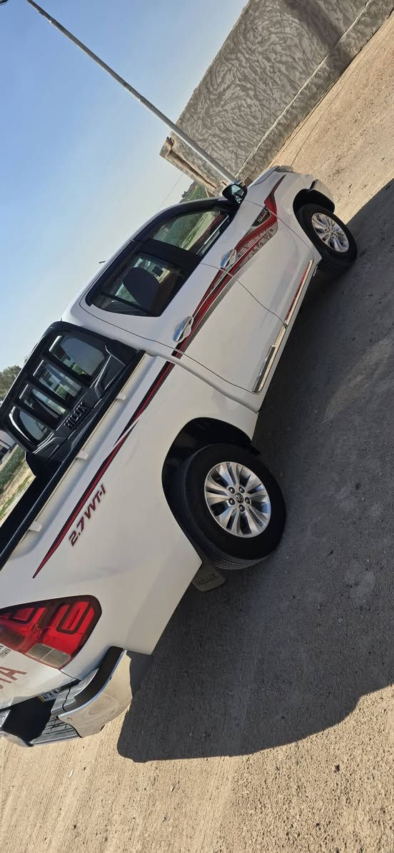 هايلوكس للبيع وضع الشريكه ماشيه ٢٤ الف موديل ٢٥ كفاله عامه شرط زلغ مابيه وبعد بيه تبديلات دهن عله الشريكه  مجاني السعر ٢٩٥ ***********
