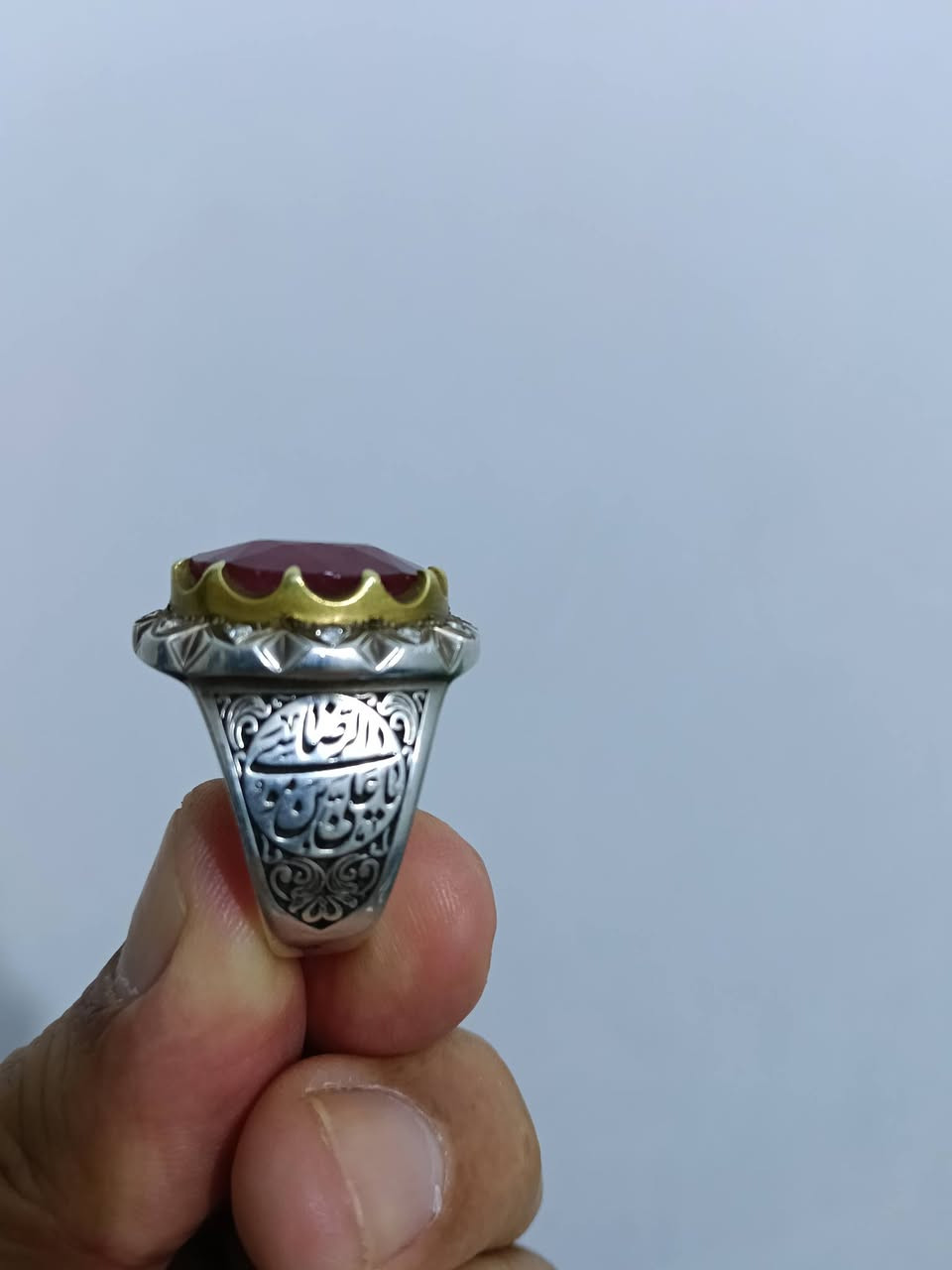 خاتم ياقوت افريقي فرط الرمان صياغه الصائغ زارع الداير ماس ونقش على جانبي ياعلي بن موسى الرضا عليه السلام 
للبيع


**إذا كنت صاحب هذا الإعلان وتريد حذفه لأي سبب، رجاءا أرسل رسالة إلى الدعم الفني**