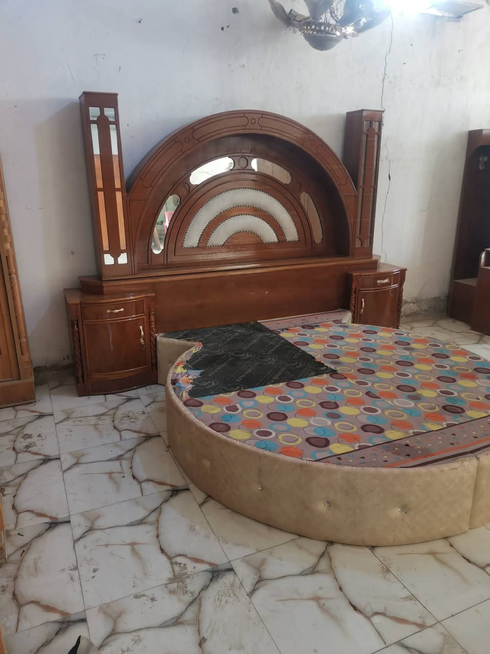 جاربي نفرين تزكام درج اولا البيع وبسعر مناسب التصال *********** أو علي الخاص مفتوح معرض السلام البيع والشراء المواد المنزلية الجديد والمستخدم رقم الهاتف *********** أو على الخاص وبأسعار مناسبة وذا عندك مستخدم نراوس وياك
