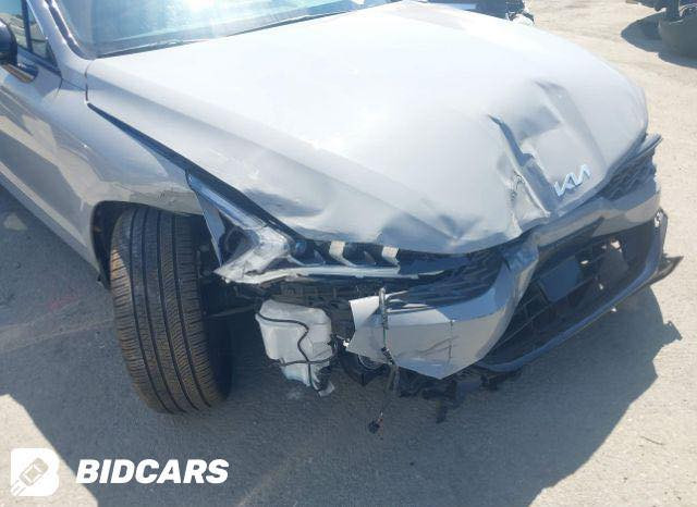 جيتي لاين K5 موديل 2023 سموك 
1600تيربو ماشيه 40 ألف صور الحادث بلمنشور 
معروضه 175 ورقه وبيها مجال بسيط للاستفسار اكثر الاتصال بلرقم *********** مكان السياره بغداد
