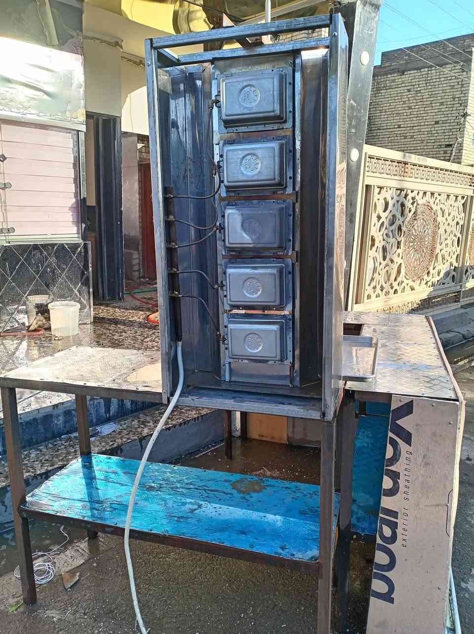 السلام عليكم  ميز شوايه كص جاهز مع ميز المقبلات يحتوي رفوف تفصال تكمة مع شوايه كص نوعية ممتازه استعمال شهر فقط شرط الفحص مع قاعدة الشد وصينية اصليه الشراي اتصال *********** السعر قفل ٣٥٠  ألف مع العلم فقط الميز مكلفني ٣٠٠
