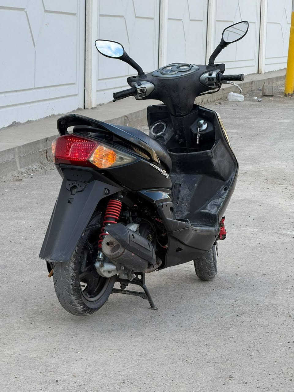 سلام عليكم✋ سكنس فحل دراجه 🛵كلش نضيفه مكينه خير من الله ناعمه كلش لاتنقيص لاتبخير لانضوح مكينه برغي ممفتوح دراجه كلهه بلاديه جيب وياك فيتر👨🏻‍🔧 مابيهه نقص برغي مكفوله كهربائيات 💡 وكفرات ومكينه مكفوله سلف هندر نكره اي وقت دراجه رمبه ماشيه 22الف يعني زيرو اوراقهه كامله حته الكمرك بيهه المكان 🏠 بغداد البياع السعر 💰775وبيهه مجال حك الجيه 📞 ***********
