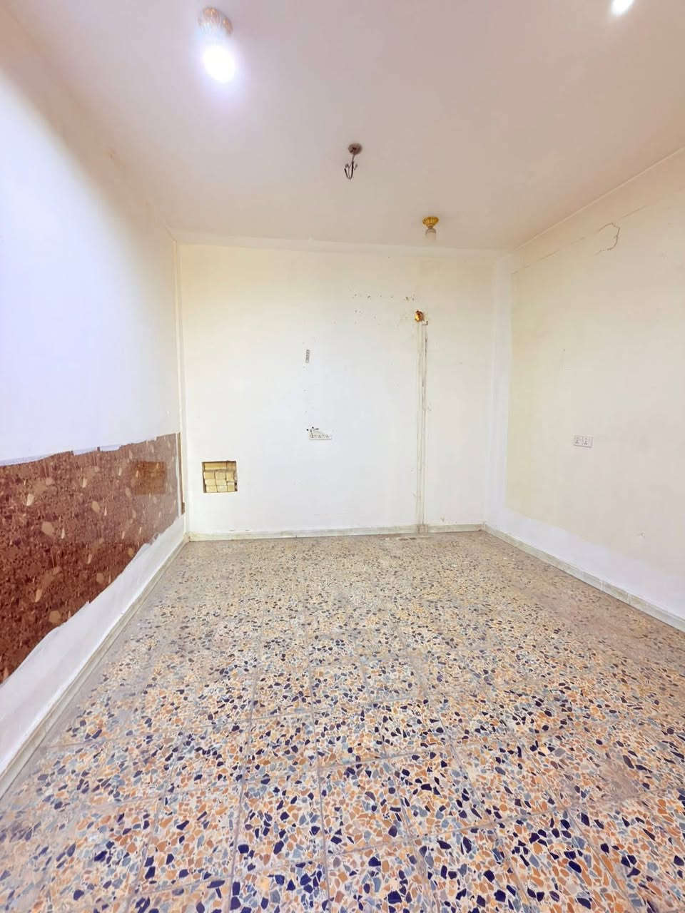 مشتمــل ارضـــي   للايجــــــٌار  
  
#آلمـــوقع  // حـي الحسين خلف مطعم سومـر 

#المساحـــة // 100 م 
   
 
#المحتويـــــات //
يحتوي على 2 غــرف ومطبخ وهول ومجمع صحيات 

🔻مطلــوب عائلــة صغيــرة    
___________________
#للاستفسار اكثر الأتصال آو واتساب:

***********
*********** 
او زيارة مكتب رؤية المستقبل للعقار 
حي الحسين قرب حلويات لبنان 
____________________
🔻لمن يرغب في عرض عقاره للبيع أو للايجار طابو صرف او زراعي تجاري او سكني يرجى مراسلتنا
