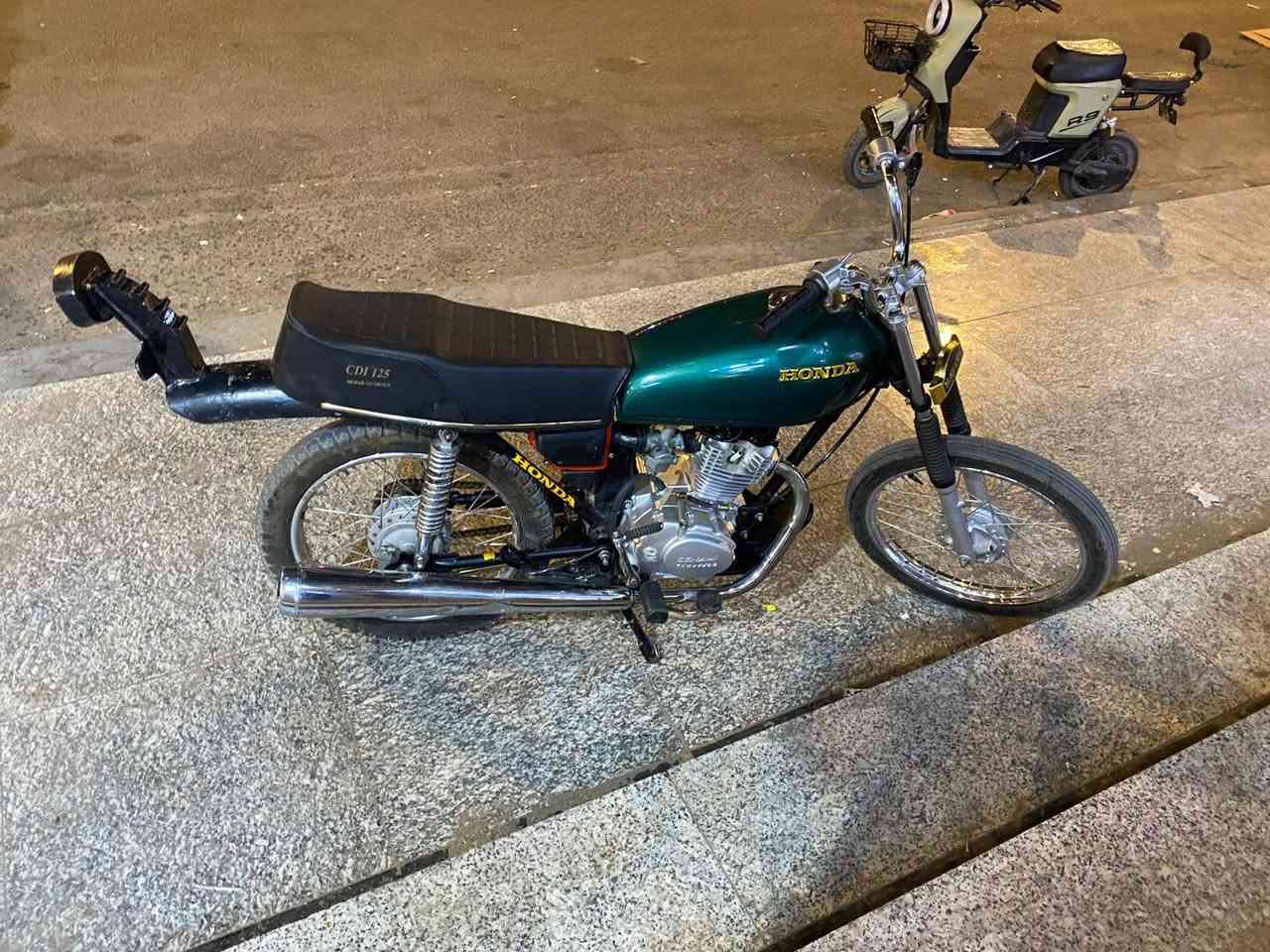 أوراق مديل 22 شهر 12 متياز تعمير 25 
للبيع مكان البصره الكزيزه ***********
