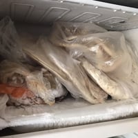 ثلاجه مستعمله نظيفه تجميده ثلج ،وبوفيه خشم  درجه اولى مال اهلنه للتواص...