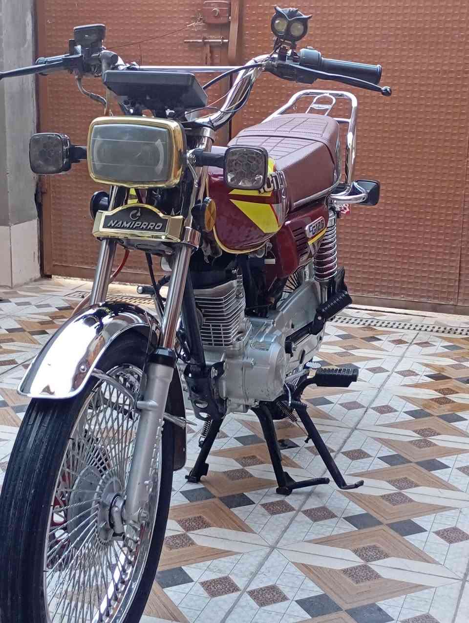 سلام عليكم دراجه تايكر موديل24 للبيع او مراوس اوراق دراجه خير من الله السعر 650وبيهة مجال مكاني بلدروز 
الاتصال.                               ***********
