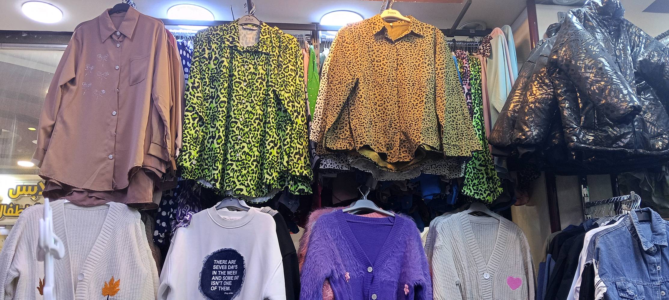 سعر القطعه 10 الاف دينار ويوجد توصيل لجميع المحافظات الحجز يتم عن طريق  مراسلتي على الواتساب رقم الواتساب *********** في حال طلب اكثر من قطعتين يكون التوصيل مجاني لجميع المحافظات