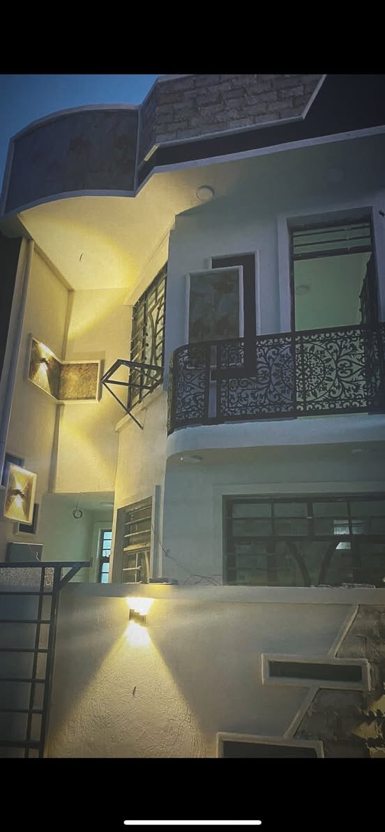 #دار_للبيع مساحة 75 متر زراعي الطوبجي فرع الحداد قريب على الشارع 
الطابق الاول صاله + مطبخ + صحيات + غرفه نوم
الطابق الثاني غرفتين نوم + بيتونه سطحين 

السعر ع خاص 

للأستفسار ***********
