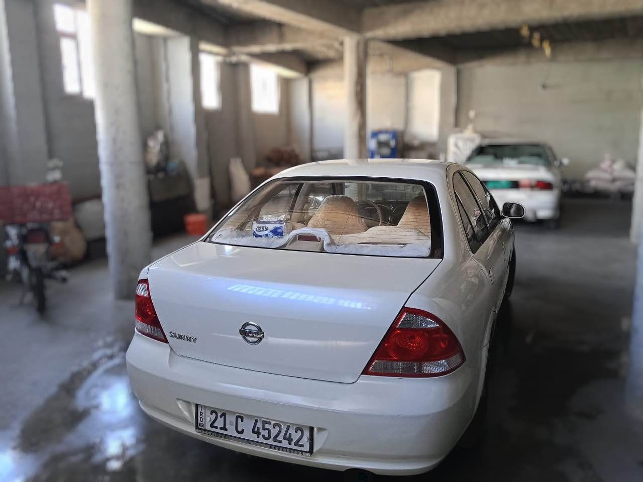 نيسان سەنی ٢٠١٠ كۆری
گێڕ  ‌ئۆتۆماتیك
سەنەوی بەناوی خۆمەوەیە و تا  ٢٠٢٧ بەسەرناچێت
 ناوزەردو دوو جام کارەبایی بۆیاغی نیە تەنها چەمەلاغێكی دواوەی تۆزە ساردیەكی  هەیە  
سعری ٩٩ گە ڵا و کە مێک مە جال
***********
شوێن / قەڵادزێ بشدار, السليمانية
