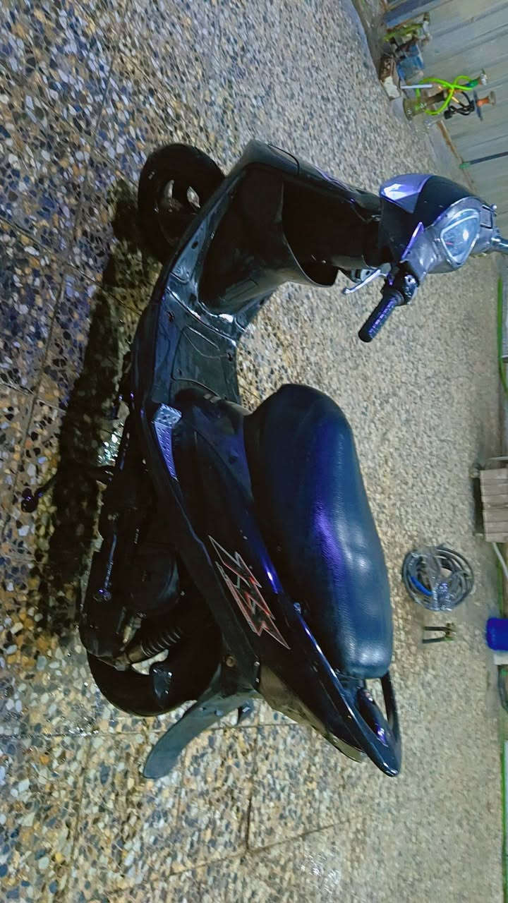 سلام عليكم للبيع ماكس عدله سعره800وبيه مجال
دراجه ختم واحد حته السواد مختم بيه كطعه مال

كابريتر سلف رياضي كله شغال لايت ابيض زنون 

مكاني بغداد مدينة الصدر واتساب فقط***********
