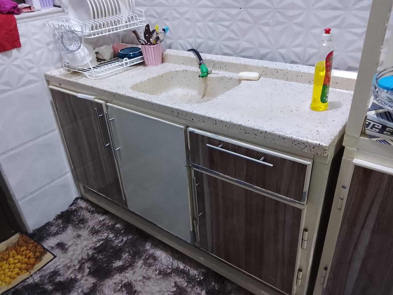 السلام عليكم كونترات للبيع مترتين ونص باسنك متره ونص مرمر لسعر 300 وبيه مجال وهذا رقم ***********
