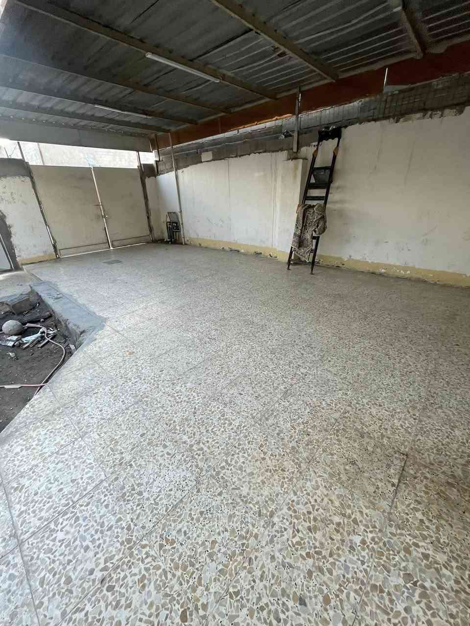 بيت زراعي قرب النادي الرياضي ثاني شارع بعد الامزون مساحه 300مساحه البناء 175 
غرف عدد2 /5في4
مطبخ/5في 4
موزع/4في3
هول/4في3
ديوانيه/7في4
كراج12
بناء حديث وهيكل طابق ثاني نفس الجوه السعر73بي مجال
***********
البصره خور الزبير
