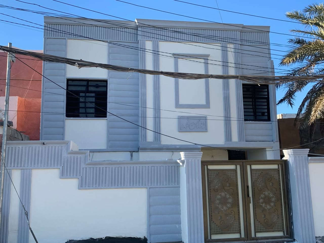 بيت لبيع كربلاء حي عسكري الحر قرب مول الاسدي وجه البيت على حديقة ***********            مساحت البيت ١٨٠ متر
