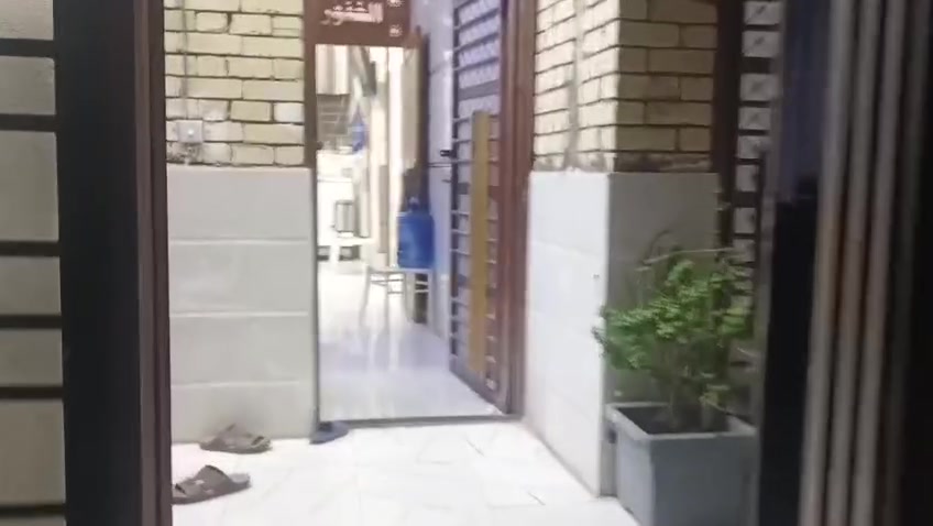 دار للبيع الواجهة 10 نزال 12/500 سند 25محكمه البياع يتكون من ثلاث طوابق و5 غرف نوم حمامين وحولي مع صاله استقبال ومطبخ للاستفسار الاتصال على الرقم التالي ***********
