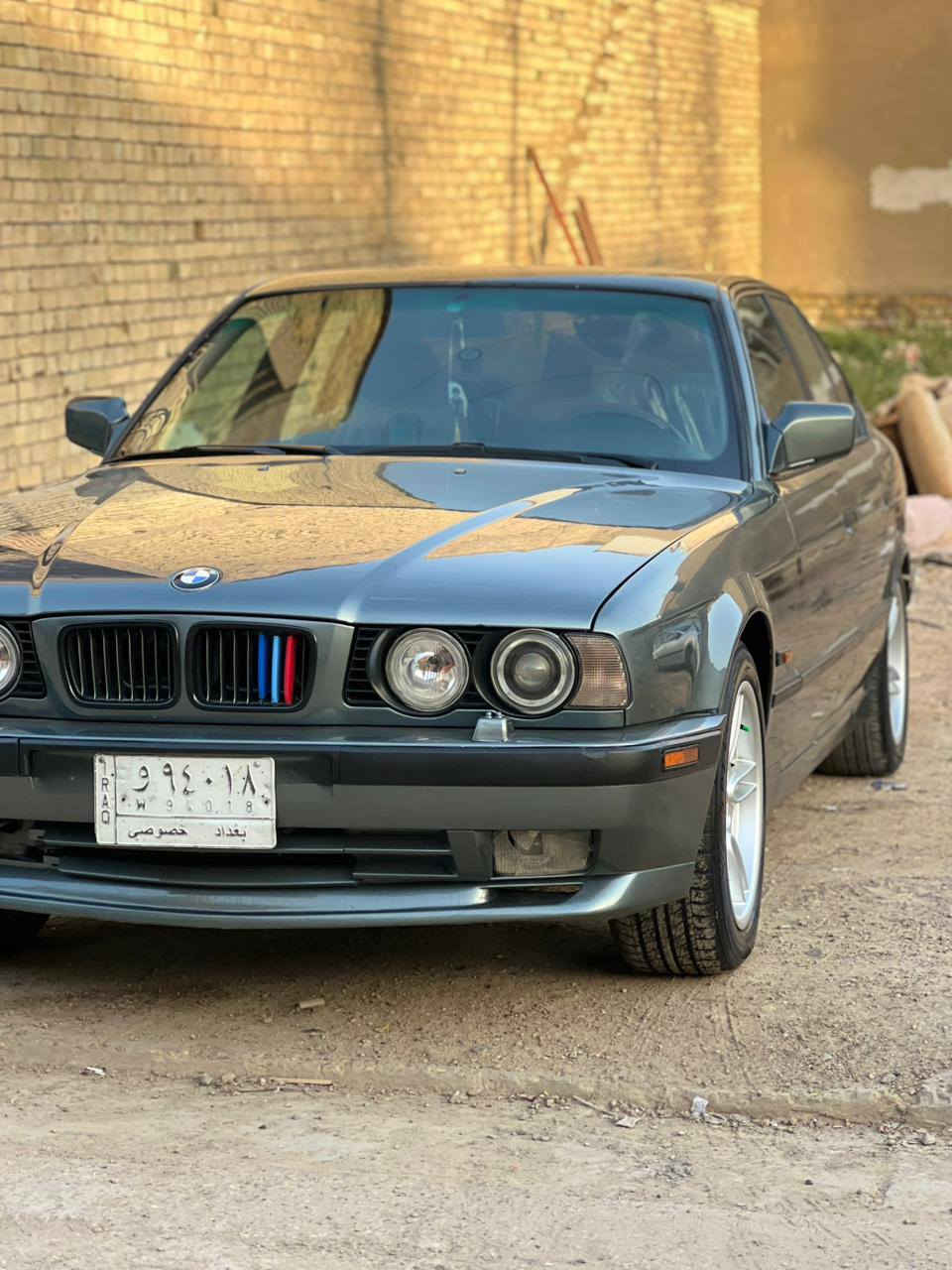 السلام عليكم ورحمة الله وبركاته) 
BMW 525 لون رصاصي رمادي مميز
رقم ( بغداد ) السياره حلوه نصبه وشكل  كت M 
دعميات امامي خلفي ويل M سستم صوت دمام سماعات
غرفه كارتير اسود 
تبريد ثلج 🥶 
صرف بانزين صفر انسه اكو صرف 
لايت سوار شرط زنون ماركه اصلي 
شرط تراي لسعوديه 
معدل 260 شرط 
مكينه تك فانوس بل كارتون شرط 
كير بل كارتون  شرط 
السياره لاخياس ولا ضربه 
السعر ( 80 ) ***********
