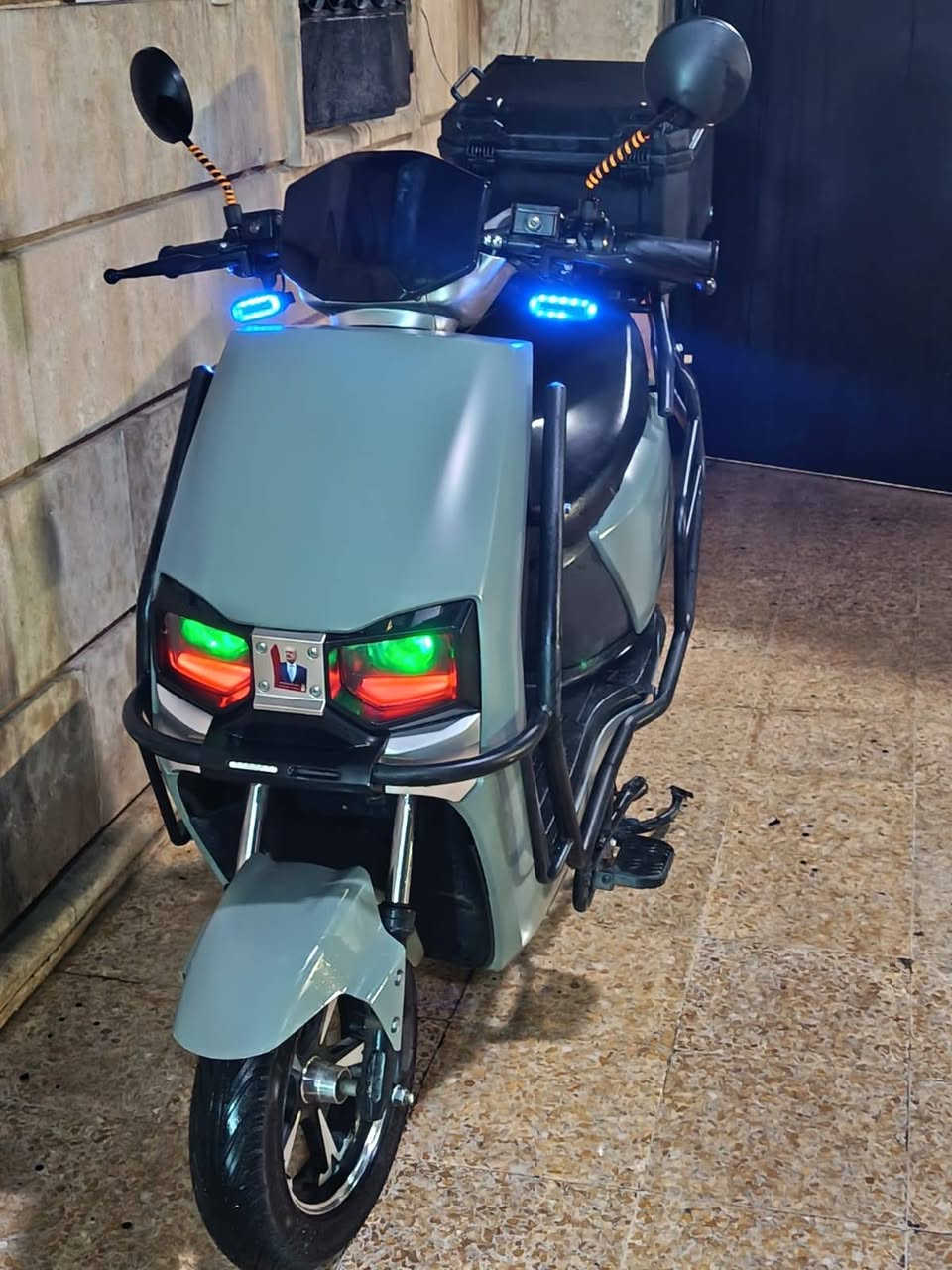 للبيع ماطور شحن 
الماطور كدام عين وضع شركه شرط عل فحص

لايت زينون فول قوي سرعتو 90 ست بطاريات 

السعر 800.     تواصل ***********
مكاني حي الملاين
