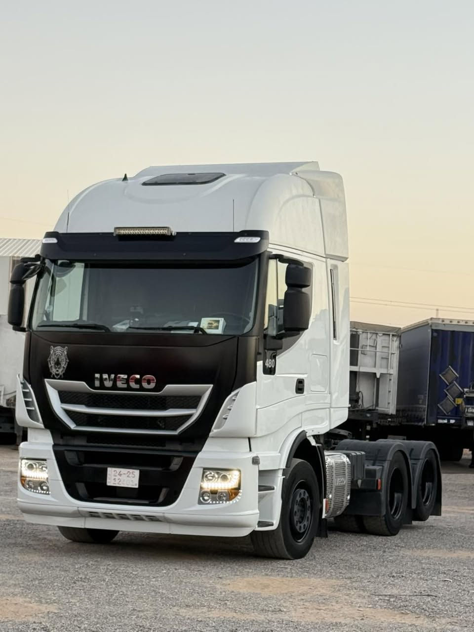 نوع :افيكو راس تريله بلادي سحال دبل تاير دبل قماره  عالي سبرينك امامي
موديل:2016✅ 
حجم :480 ✅
لون :   ابيض  ✅
مواصفات: هاف تبريد ثلاجه حساس كاميرا كاسحه ريموت روبستون لاسيكي دبل منامي برده كهرباء
گير : أوتوماتيك 
رقم : كاتي
سعر: 285$ شدتين وخمسة وثمانون ورقة دولار /28500$
العنوان: معرض به لين في اربيل قوشتبه شارع العام 
*********** بەڵێن  / أبو علي 
***********

رجاءً عدم الاتصال  بعد ساعة 🕙 🔟 عشرة لليل

موقع جديد معرض به لين اربيل قوشتبه مدينه المعارض الأول معرض على الأيسار 
موقع معرض https://maps.app.goo.gl/11RXL3FxQzCXFYZL8?g_st=iw
