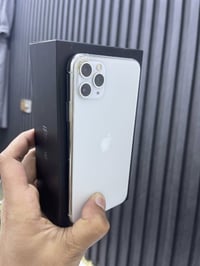 ايفون ١١ برو ماكس • ٢٥٦ • بطاريه ٧٠