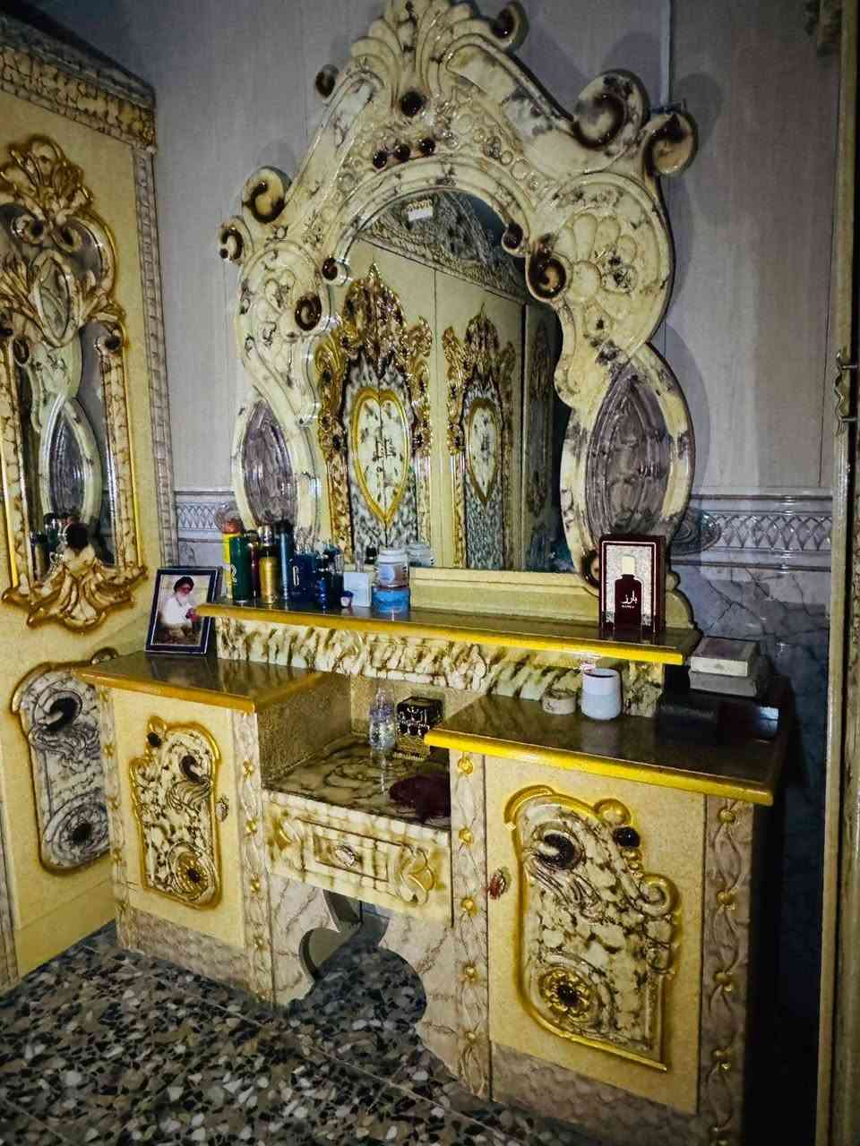 غرفت نوم كاملئ موصفات للبيع مكاني ناصريى مركز
لسعر 900 لتصال ***********
